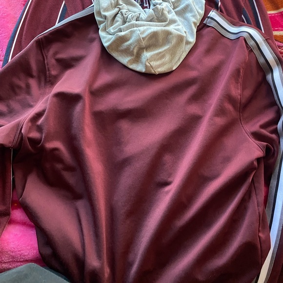 Long sleeve and best for when cold. In good condition - Picture 3 of 3